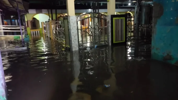 Cuaca Ekstrem di Jawa Barat: Indramayu Diterjang Angin Kencang, Cimahi Dilanda Banjir