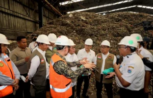 Pemerintah Tinjau Penanganan Banjir dan Sampah di Bekasi