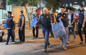 Ditreskrimsus Polda Bagikan Sahur Gratis untuk Tukang Becak dan Pemulung di Banda Aceh