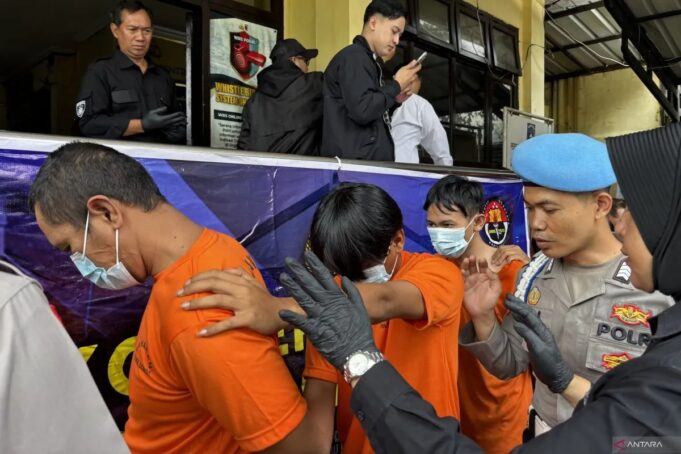 Polisi Amankan Delapan Pelaku Penggelapan Mobil Rental