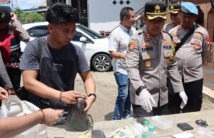 Polisi Razia Kampung Narkoba, Pemakai dan Barang Bukti Diamankan