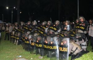 Empat Polisi Luka Bakar Saat Amankan Aksi Unjuk Rasa di Depan DPR