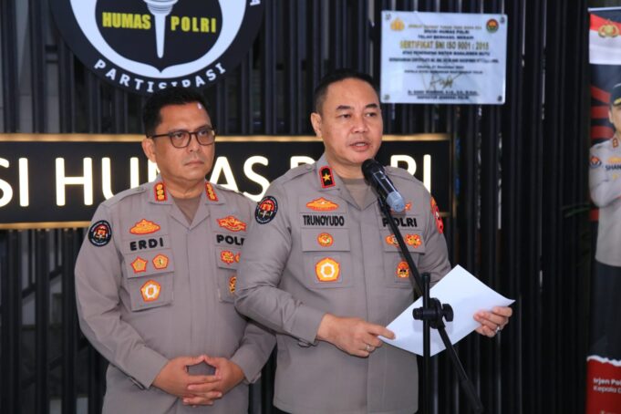 Keluarga Tiga Personel Gugur dalam Tugas Mendapat Santunan dan Kenaikan Pangkat Anumerta