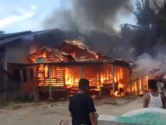 Dua Rumah Ludes Terbakar di Paya Terbang, Diduga Akibat Korsleting Listrik