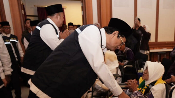 Lepas Kloter Pertama Jemaah Haji 2025, Menag: Jaga Niat, Kesehatan, dan Disiplin