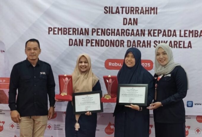 PIM Raih Dua Penghargaan dari PMI Aceh Utara atas Kontribusi Donor Darah Terbanyak Tahun 2024