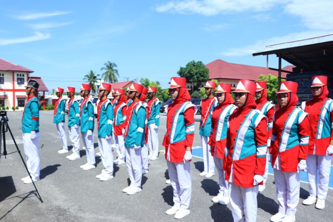 Pelajar Adu Ketangkasan Baris-Berbaris di Polres Aceh Utara