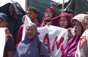 Ratusan Warga Alue Tingkeum Demo di Kantor Bupati Aceh Utara, Tuntut Status Desa Dikembalikan