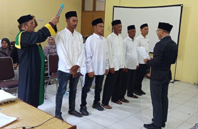 Camat Tanah Luas Lantik Imum Mukim dan PAW Tuha Peut di Lima Gampong