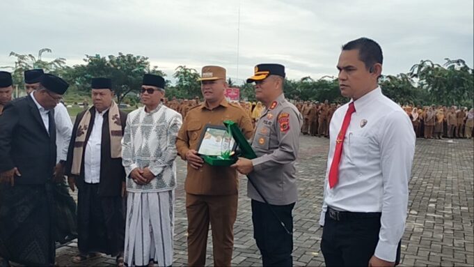 Ungkap Kelompok Aliran Sesat, Bupati Ayahwa Beri Penghargaan untuk Polisi