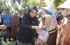 TP-PKK Lhokseumawe dan Bank Aceh Salurkan Sembako untuk Warga Jambo Timu