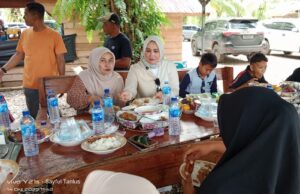 Kak Ana, Lakukan Kunker dan Silaturrahmi di Paya Bakong, Santuni Anak Yatim dan Lansia