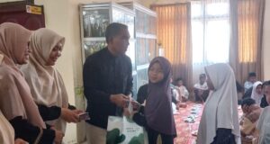 Syiarkan Nilai Islam Lewat Maulid Nabi, SMAN 1 Lhokseumawe Santuni Puluhan Anak Yatim