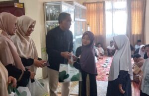 Syiarkan Nilai Islam Lewat Maulid Nabi, SMAN 1 Lhokseumawe Santuni Puluhan Anak Yatim