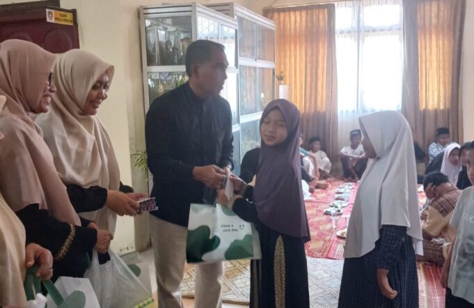 Syiarkan Nilai Islam Lewat Maulid Nabi, SMAN 1 Lhokseumawe Santuni Puluhan Anak Yatim