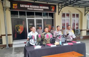 Pelaku Aksi Pengibaran Bendera Bulan Bintang di Simpang Kandang Diamankan, Polisi Sita Pistol Siap Tembak