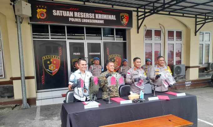 Pelaku Aksi Pengibaran Bendera Bulan Bintang di Simpang Kandang Diamankan, Polisi Sita Pistol Siap Tembak