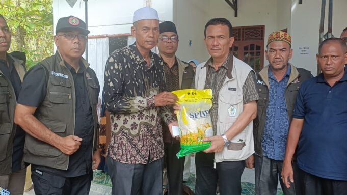 Disdikbud dan PGRI Aceh Utara Salurkan Santunan untuk Guru dan Siswa Korban Banjir Bandang dan Longsor