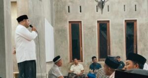 Malam Pertama Tarawih, Tim Syafari Ramadhan Dayah Darul Fata Al-Hanafiyyah Sentuh Hati Warga Gampong Cot Barat