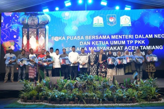 4953_Hari-Pertama-Ramadhan-Mendagri-dan-Wagub-Aceh-Dampingi-Warga-Pascabencana