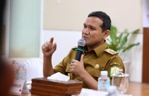Pascabanjir, Wagub Fadhlullah Kirim Genset untuk 13 Desa yang Masih Padam
