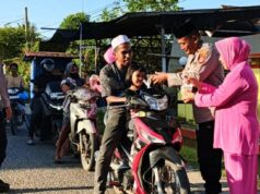 Polsek Seunuddon Turun ke Jalan, Ratusan Takjil Dibagikan Dan Ada Kisah Haru di Baliknya