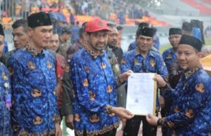 Di Bawah Hujan Deras, Harapan Itu Datang : Mualem Serahkan SK PPPK Paruh Waktu untuk Ribuan Honorer