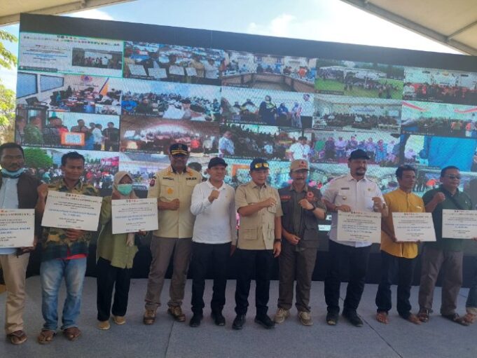 Wagub Aceh Dampingi Mendagri Serahkan Bantuan Perbaikan Rumah Rusak Bencana di Aceh Tamiang