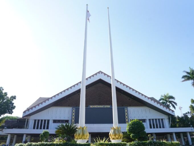 PRA Ketok Palu Prolega Prioritas Aceh 2025 dalam Paripurna