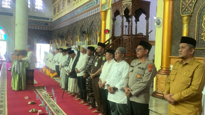 513 Calon Jemaah Haji Aceh Utara Ikuti Prosesi Peusijuek di Masjid Baiturrahim Lhoksukon