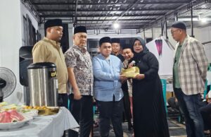 PWI Pusat Serahkan Uang Duka untuk Keluarga Alm. Zulmansyah Sekedang