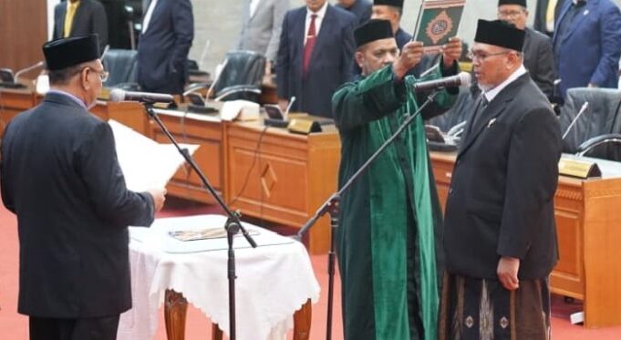Gantikan Almarhum Waled Nura, Tgk M. Nizar Dilantik ke DPRA
