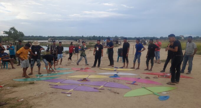 Delapan Belas Layangan Melaju ke Final Turnamen Layang Tunang di Lapangan Bangka