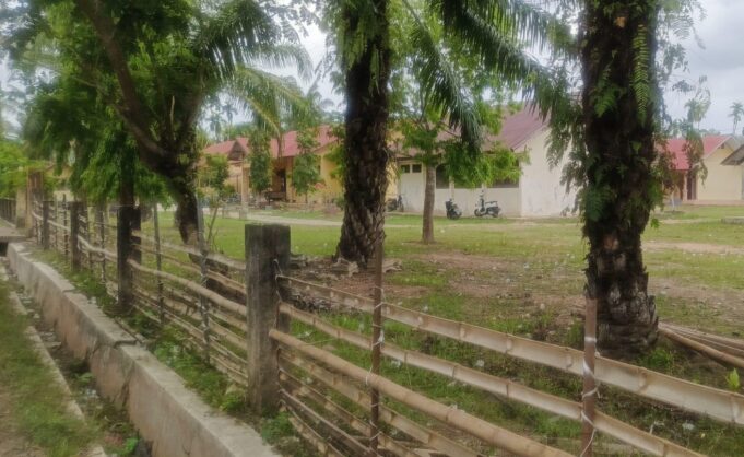 Miris! Demi Keselamatan Siswa, Sekolah Negeri di Aceh Utara Dipagari Bambu