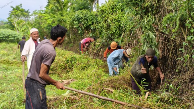 Semangat Kebersamaan, Warga Hagu Gotong Royong Bersihkan Irigasi Setelah Enam Tahun Terbengkalai