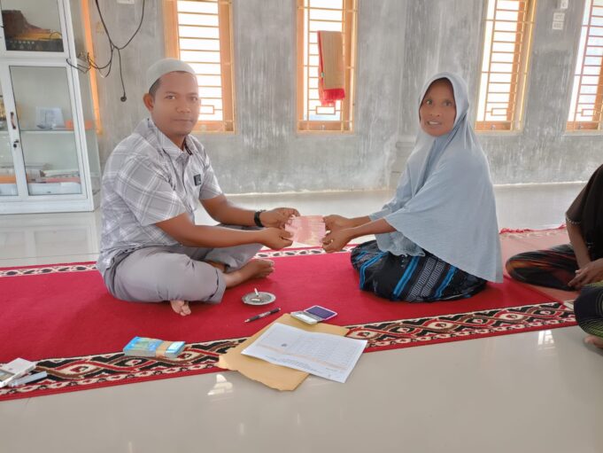 Sentuhan Kepedulian dari Gampong Leupon Siren, BLT Dana Desa Hadir untuk Warga Kurang Mampu