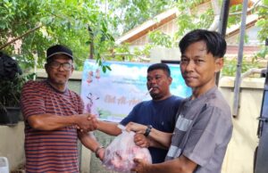 Yayasan PENA dan Sekolah Qur’an Alqalam Salurkan 670 Paket Daging Kurban untuk Warga Lhokseumawe