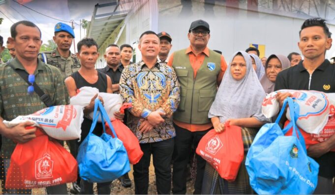 Bupati Aceh Utara dan Satgas PRR tinjau korban cuaca ekstrem di Langkahan