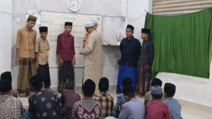Dayah Darul Fata Gelar Peusijuek dan Pelepasan Santri ke Dayah Babussalam Al-Hanafiyyah