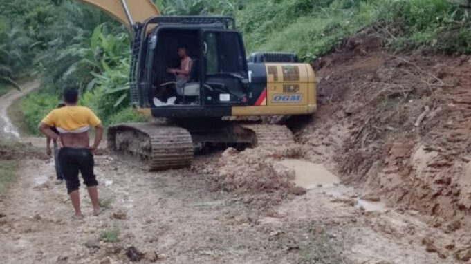 Gampong Plue Pakam Normalisasi Jalan Terdampak Longsor, Warga Sambut Positif Langkah Tanggap Darurat