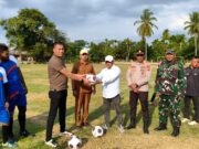Tiga Anggota DPRK Aceh Utara Donasikan Bola untuk Liga Persahabatan Tanah Luas