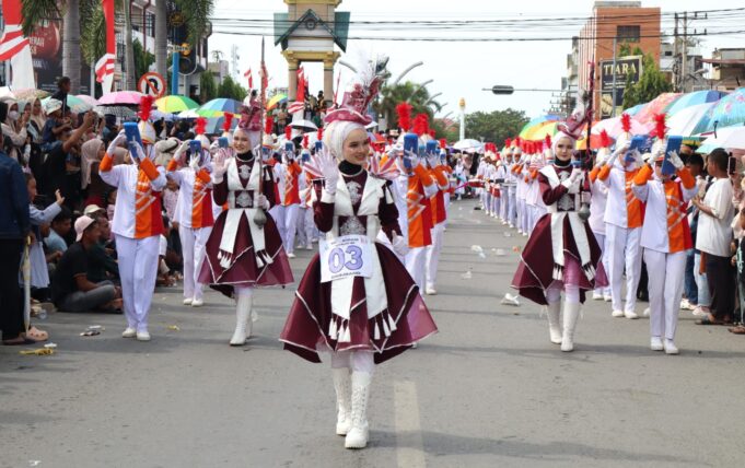 Madrasah di Bireuen Borong Prestasi pada Festival Pawai Budaya HUT ke-81 RI