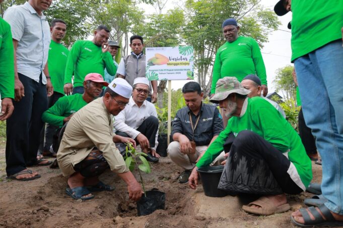 Luncurkan Program Kampung Mangga, PT PIM Bagikan 600 Bibit Kiojay