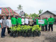 PT PIM Luncurkan Program Kampung Mangga di Paloh Lada, 600 Bibit Kiojay Dibagikan kepada Warga