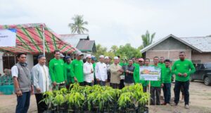 PT PIM Luncurkan Program Kampung Mangga di Paloh Lada, 600 Bibit Kiojay Dibagikan kepada Warga