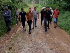 Viral di Media Sosial, Jalan Rusak Parah Alue Papeun Akhirnya Ditinjau Langsung Tarmizi Panyang