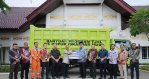 PIM Serahkan Truk Sampah untuk Perkuat Pelayanan Kebersihan Aceh Utara