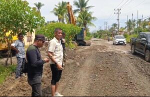 Peduli Akses Masyarakat, Tarmizi Panyang Kembali Pimpin Gotong Royong Perbaikan Jalan Krueng Mane–Sawang
